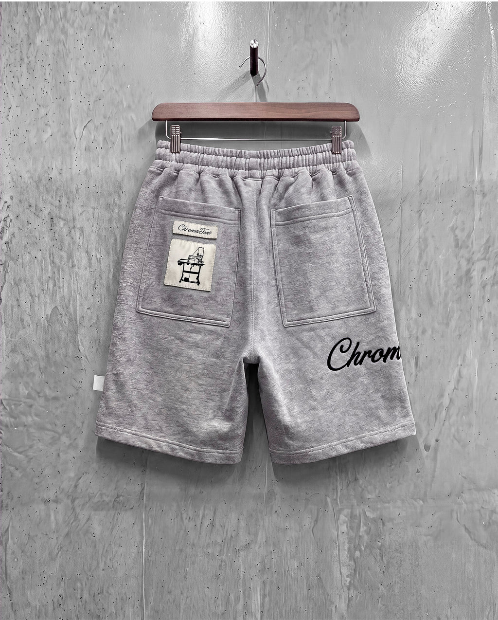 EMBROIDERED SWEATSHORTS [BLACK]